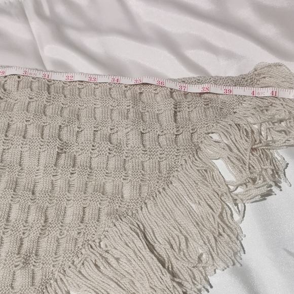 New, handmade shawl - Picture 5 of 5